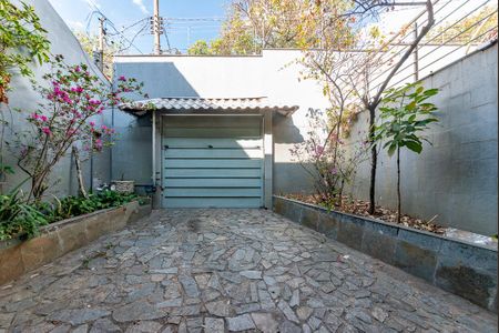 Casa à venda com 230m², 3 quartos e 5 vagas Casa à venda com 230m², 3 quartos e 5 vagasGaragem