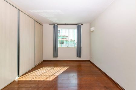 Casa à venda com 230m², 3 quartos e 5 vagas Casa à venda com 230m², 3 quartos e 5 vagasQuarto 2