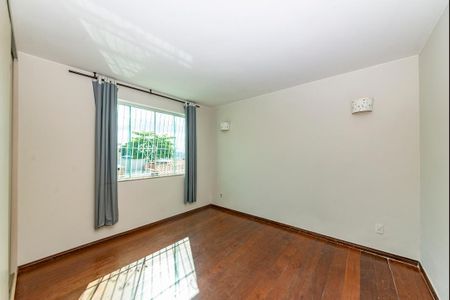 Casa à venda com 230m², 3 quartos e 5 vagas Casa à venda com 230m², 3 quartos e 5 vagasQuarto 2