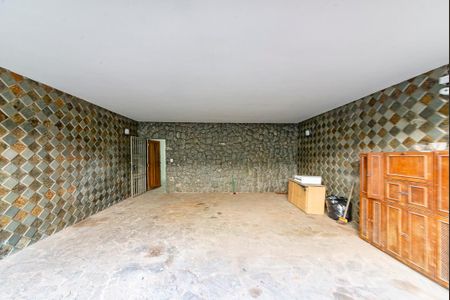 Casa à venda com 230m², 3 quartos e 5 vagas Casa à venda com 230m², 3 quartos e 5 vagasGaragem