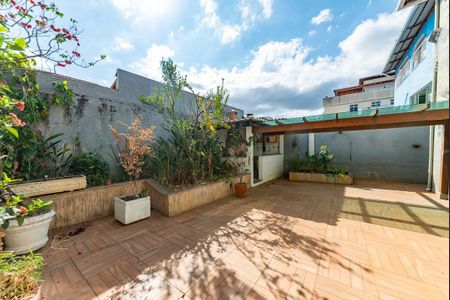 Casa à venda com 230m², 3 quartos e 5 vagas Casa à venda com 230m², 3 quartos e 5 vagasQuintal