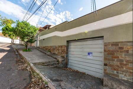 Casa à venda com 230m², 3 quartos e 5 vagas Casa à venda com 230m², 3 quartos e 5 vagasPlaca