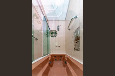 Casa à venda com 230m², 3 quartos e 5 vagas Casa à venda com 230m², 3 quartos e 5 vagasBanheiro da Suíte