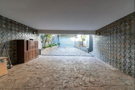 Casa à venda com 230m², 3 quartos e 5 vagas Casa à venda com 230m², 3 quartos e 5 vagasGaragem