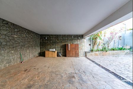 Casa à venda com 230m², 3 quartos e 5 vagas Casa à venda com 230m², 3 quartos e 5 vagasGaragem