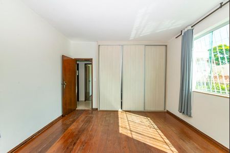 Casa à venda com 230m², 3 quartos e 5 vagas Casa à venda com 230m², 3 quartos e 5 vagasQuarto 2