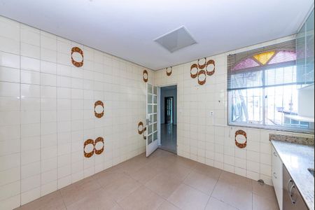 Casa à venda com 230m², 3 quartos e 5 vagas Casa à venda com 230m², 3 quartos e 5 vagasCozinha