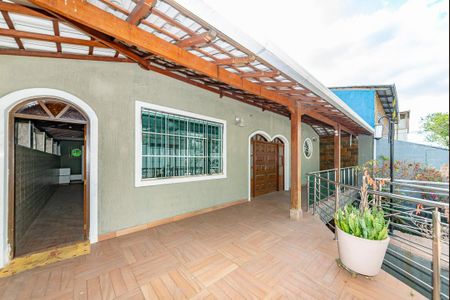 Casa à venda com 230m², 3 quartos e 5 vagas Casa à venda com 230m², 3 quartos e 5 vagasVaranda