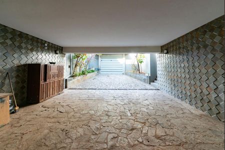 Casa à venda com 230m², 3 quartos e 5 vagas Casa à venda com 230m², 3 quartos e 5 vagasGaragem