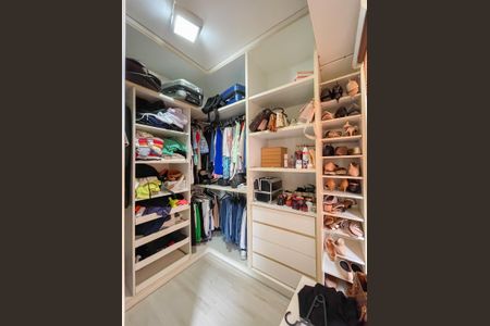 Casa de condomínio à venda com 135m², 3 quartos e 2 vagasCloset da suíte