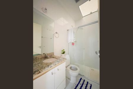 Casa de condomínio à venda com 135m², 3 quartos e 2 vagasBanheiro 2