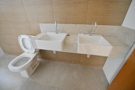 Casa de condomínio para alugar com 153m², 3 quartos e 2 vagasBanheiro da suíte