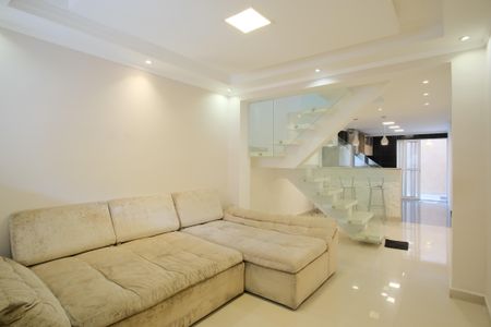 Sala de casa para alugar com 2 quartos, 180m² em Guaiauna, São Paulo