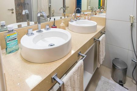 Apartamento à venda com 124m², 3 quartos e 2 vagasBanheiro da Suíte