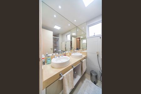 Apartamento à venda com 124m², 3 quartos e 2 vagasBanheiro da Suíte