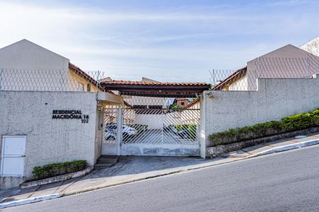 Casa para alugar com 80m², 2 quartos e 2 vagasFachada condomínio