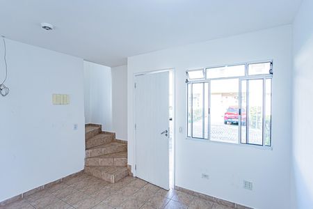 Casa para alugar com 80m², 2 quartos e 2 vagasSala