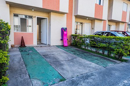 Casa para alugar com 80m², 2 quartos e 2 vagasFachada e garagem