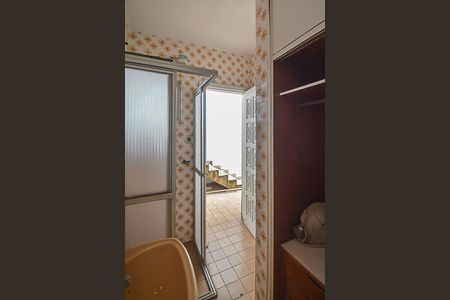 Casa à venda com 700m², 4 quartos e 6 vagasBanheiro de serviço 2