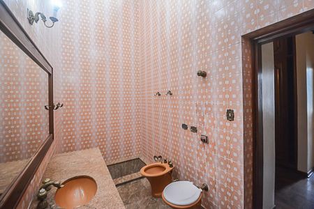 Casa à venda com 700m², 4 quartos e 6 vagasBanheiro da Suíte