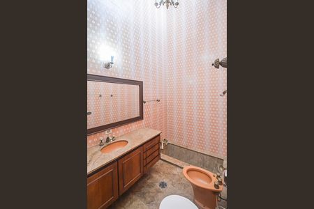 Casa à venda com 700m², 4 quartos e 6 vagasBanheiro da Suíte