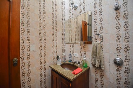 Casa à venda com 700m², 4 quartos e 6 vagasBanheiro 2