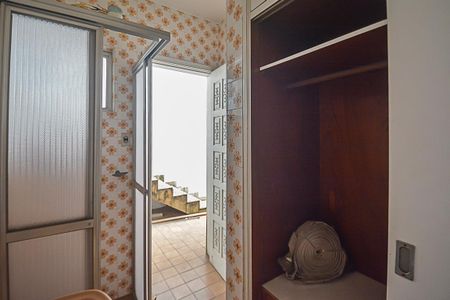 Casa à venda com 700m², 4 quartos e 6 vagasBanheiro de serviço 2