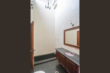 Casa à venda com 700m², 4 quartos e 6 vagasBanheiro 1