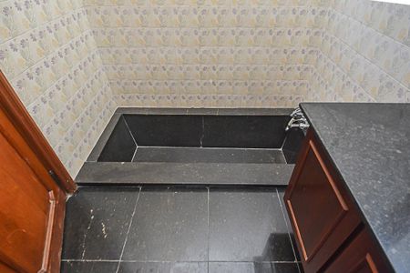 Casa à venda com 700m², 4 quartos e 6 vagasBanheiro 1