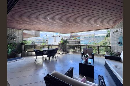 Apartamento à venda com 175m², 3 quartos e 2 vagas Apartamento à venda com 175m², 3 quartos e 2 vagasVaranda