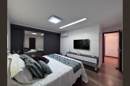 Apartamento à venda com 175m², 3 quartos e 2 vagas Apartamento à venda com 175m², 3 quartos e 2 vagasSuíte