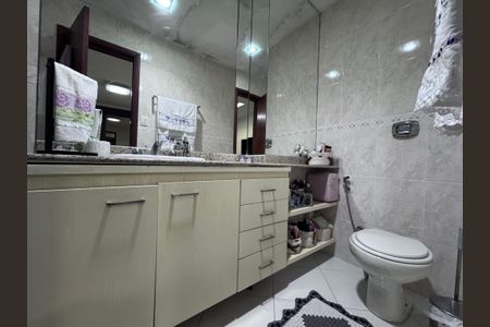 Apartamento à venda com 175m², 3 quartos e 2 vagas Apartamento à venda com 175m², 3 quartos e 2 vagasBanheiro Suíte