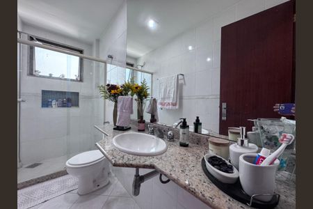 Apartamento à venda com 175m², 3 quartos e 2 vagas Apartamento à venda com 175m², 3 quartos e 2 vagasBanheiro Social