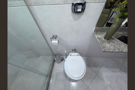 Apartamento à venda com 175m², 3 quartos e 2 vagas Apartamento à venda com 175m², 3 quartos e 2 vagasBanheiro Social