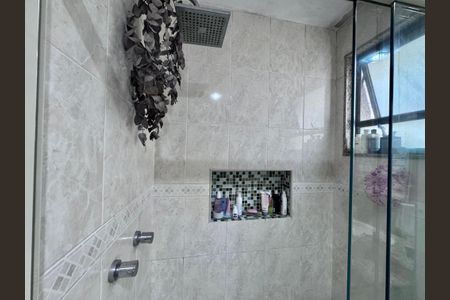 Apartamento à venda com 175m², 3 quartos e 2 vagas Apartamento à venda com 175m², 3 quartos e 2 vagasBanheiro Suíte