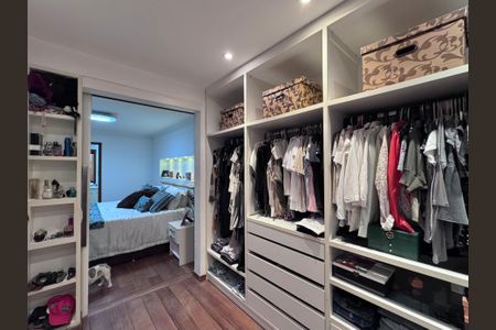 Apartamento à venda com 175m², 3 quartos e 2 vagas Apartamento à venda com 175m², 3 quartos e 2 vagasCloset Suíte