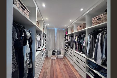 Apartamento à venda com 175m², 3 quartos e 2 vagas Apartamento à venda com 175m², 3 quartos e 2 vagasCloset Suíte