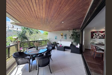 Apartamento à venda com 175m², 3 quartos e 2 vagas Apartamento à venda com 175m², 3 quartos e 2 vagasVaranda