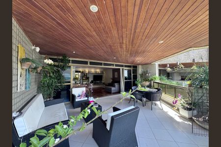 Apartamento à venda com 175m², 3 quartos e 2 vagas Apartamento à venda com 175m², 3 quartos e 2 vagasVaranda