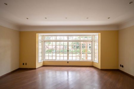 Casa à venda com 260m², 4 quartos e 2 vagas Casa à venda com 260m², 4 quartos e 2 vagasSala