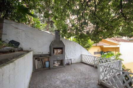 Casa à venda com 260m², 4 quartos e 2 vagas Casa à venda com 260m², 4 quartos e 2 vagasChurrasqueira