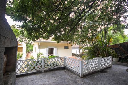 Casa à venda com 260m², 4 quartos e 2 vagas Casa à venda com 260m², 4 quartos e 2 vagasChurrasqueira