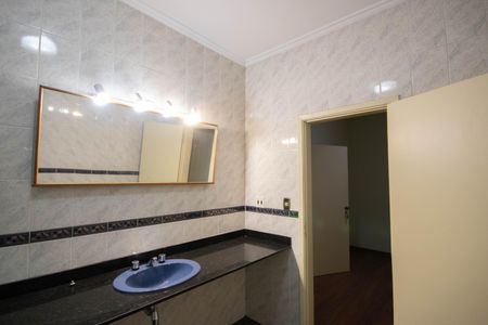 Casa à venda com 260m², 4 quartos e 2 vagas Casa à venda com 260m², 4 quartos e 2 vagasBanheiro da Suíte