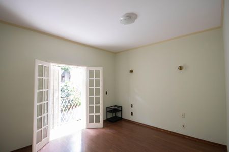 Casa à venda com 260m², 4 quartos e 2 vagas Casa à venda com 260m², 4 quartos e 2 vagasSuíte