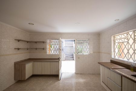 Casa à venda com 260m², 4 quartos e 2 vagas Casa à venda com 260m², 4 quartos e 2 vagasCozinha