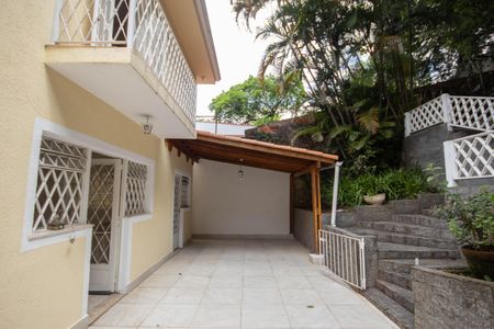 Casa à venda com 260m², 4 quartos e 2 vagas Casa à venda com 260m², 4 quartos e 2 vagasQuintal