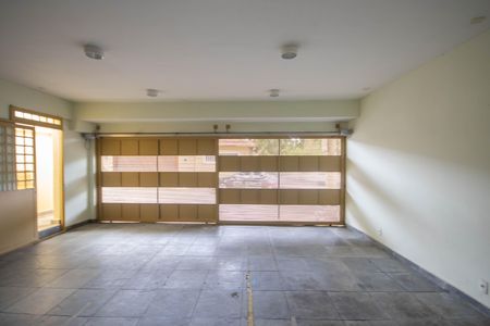 Casa à venda com 260m², 4 quartos e 2 vagas Casa à venda com 260m², 4 quartos e 2 vagasGaragem