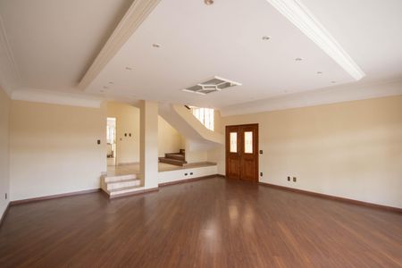 Casa à venda com 260m², 4 quartos e 2 vagas Casa à venda com 260m², 4 quartos e 2 vagasSala