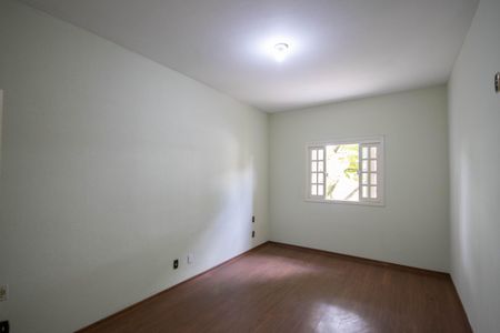 Casa à venda com 260m², 4 quartos e 2 vagas Casa à venda com 260m², 4 quartos e 2 vagasQuarto 1