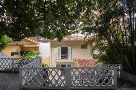 Casa à venda com 260m², 4 quartos e 2 vagas Casa à venda com 260m², 4 quartos e 2 vagasChurrasqueira